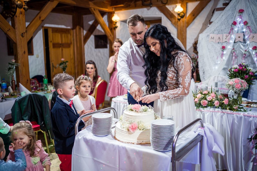 Slub koscielny w starym drewnianym kosciele boleslawiec dolnoslaskie21