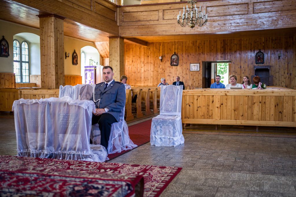 Slub koscielny w starym drewnianym kosciele boleslawiec dolnoslaskie30